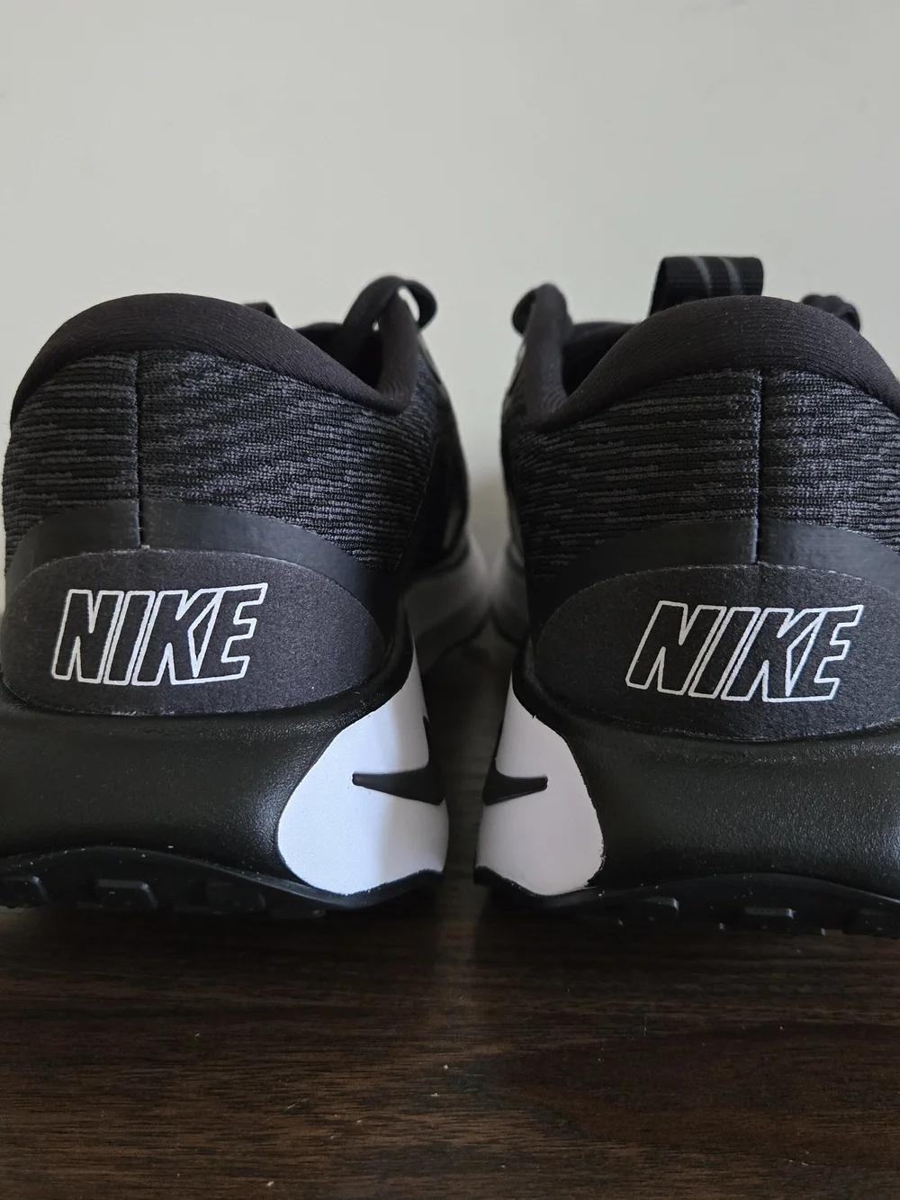 NEW Nike Motiva Walking Shoes Womens 9 / Mens 7.5 Black White DV1238 001